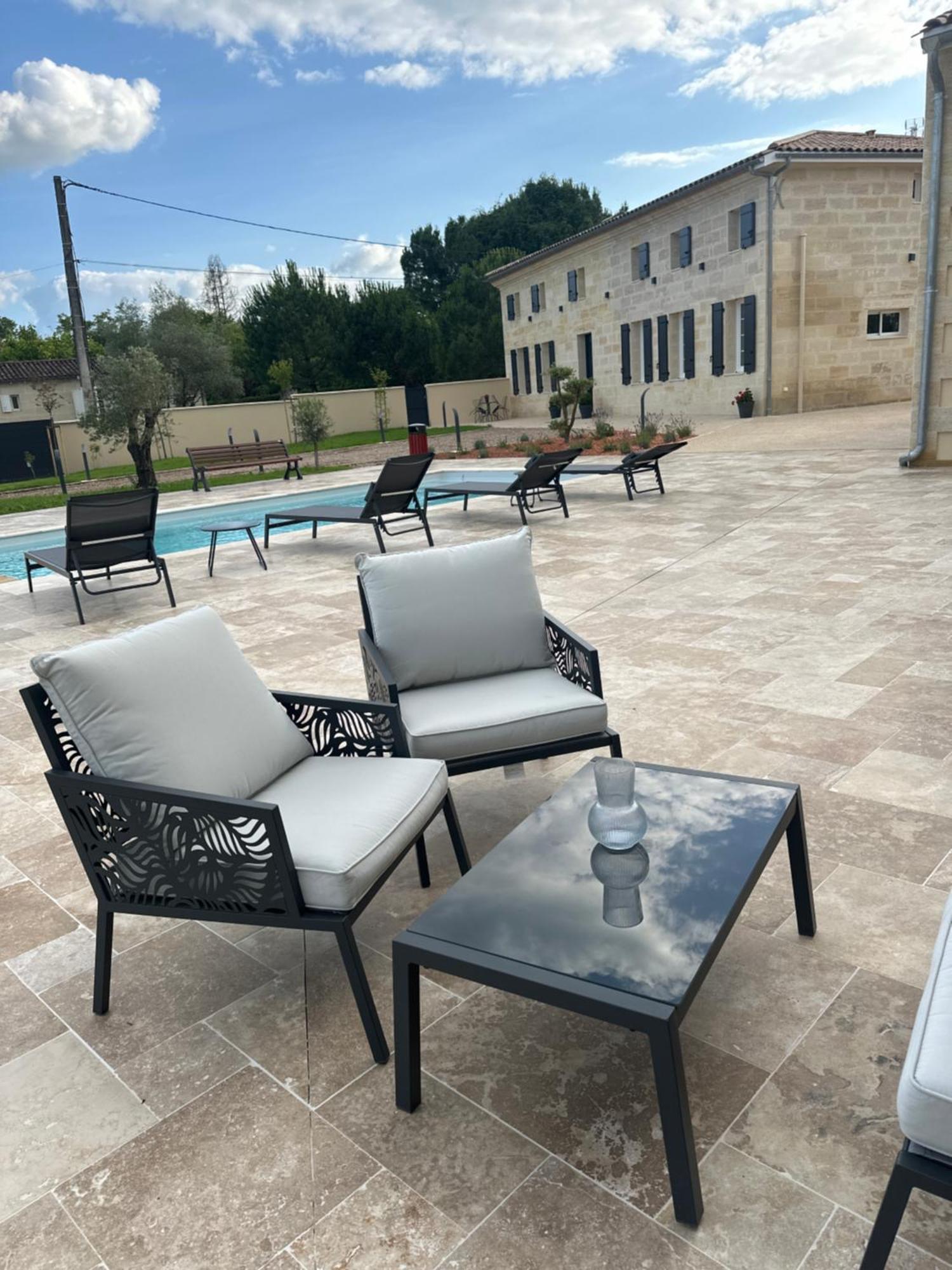 Lussac  Dynastie - Le Repaire De Maltus "Gites & Spa" מראה חיצוני תמונה